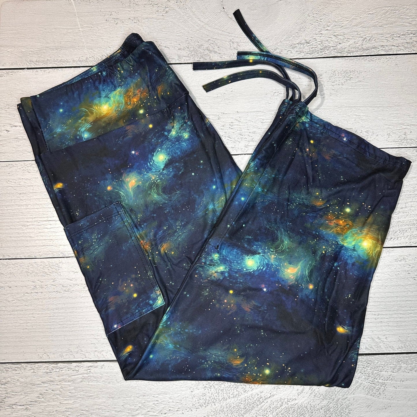 Painted Galaxy Ruched Cuff Capris with Side Pockets