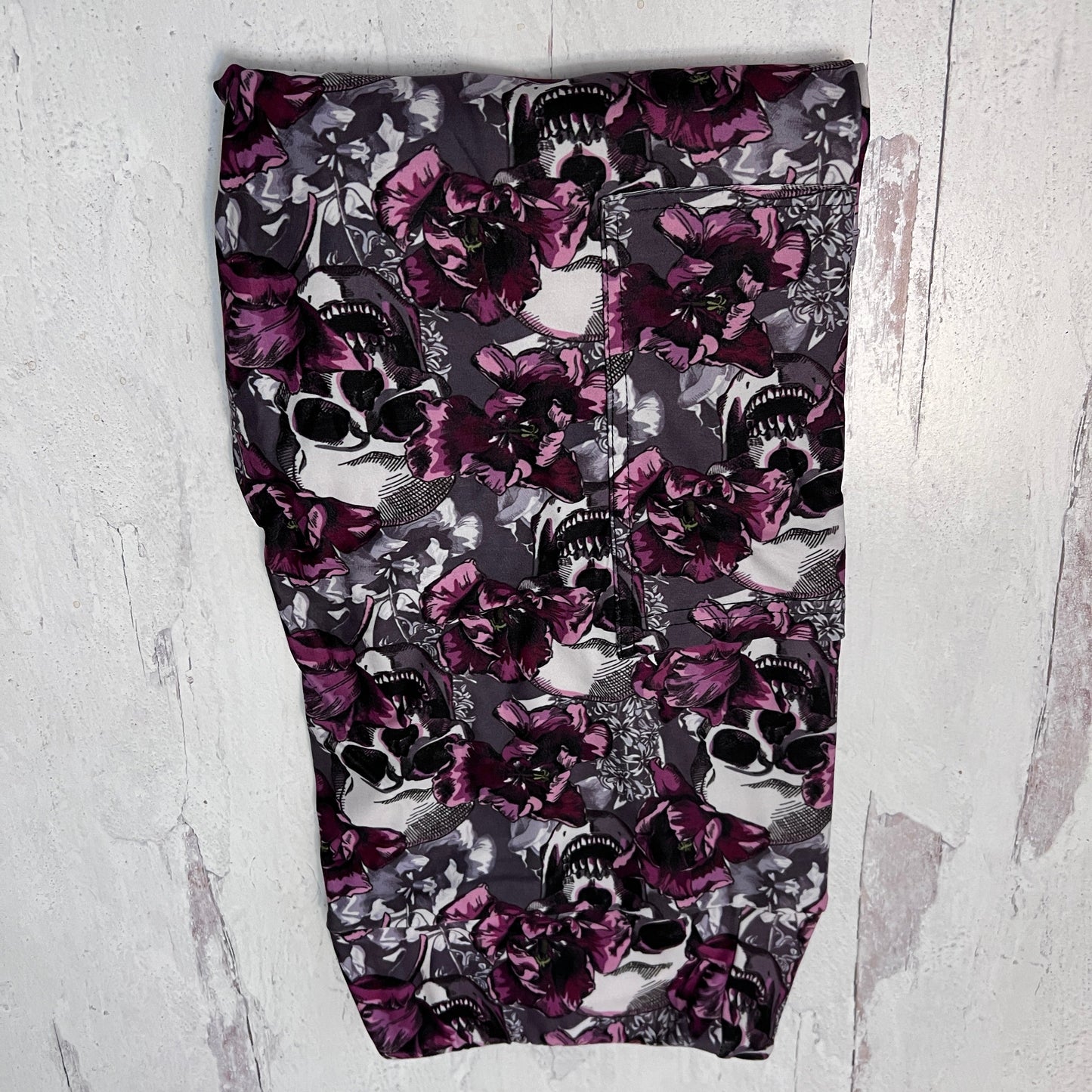 Fuchsia Flower Skulls - Leggings with Pockets